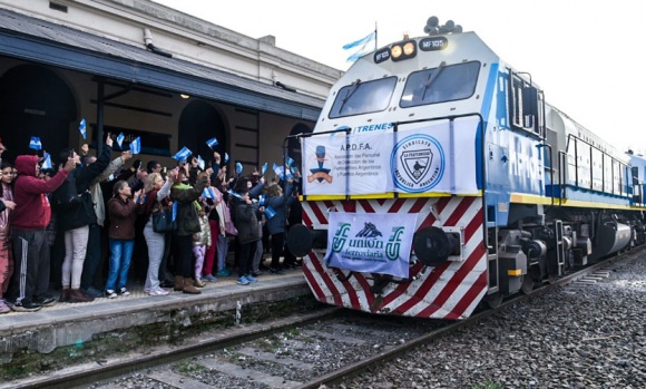 Massa: “Vuelve a fluir sangre por las venas de la provincia gracias a la reactivación del sistema ferroviario”