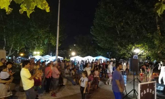 El fin de semana llega con shows en la plaza, artesanos y food trucks