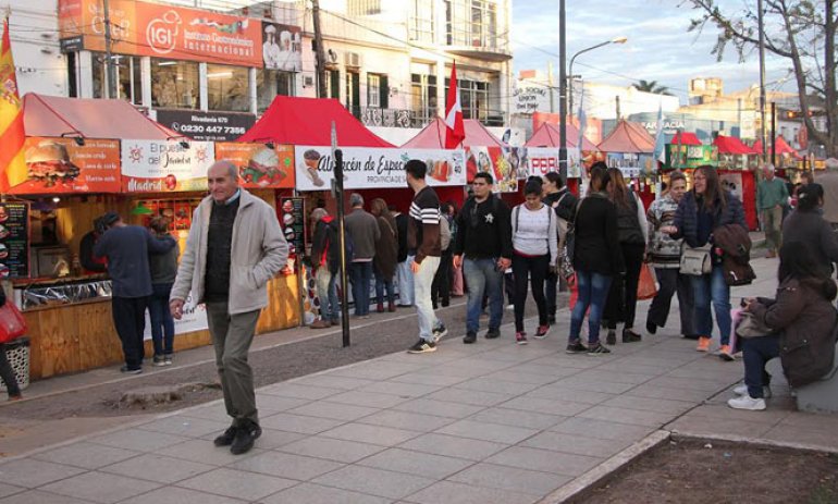 La feria gastronómica “Sabores del Mundo” desembarcó en Pilar y convocó a más de 35 mil visitantes