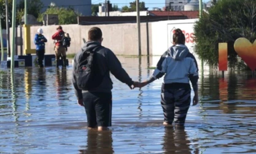 Bahía Blanca: ya son 16 los fallecidos y 1.450 las personas evacuadas