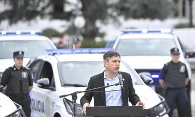 Kicillof cruzó a Caputo y pidió que apruebe el financiamiento: 