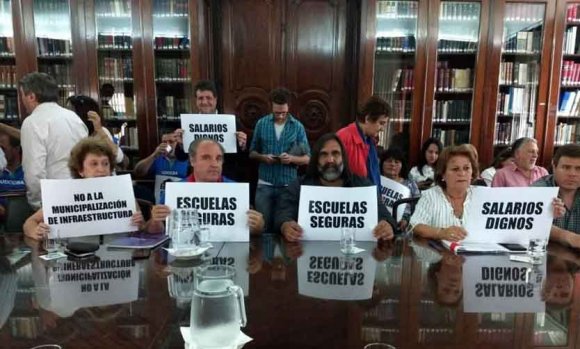 Docentes piden que Vidal los convoque urgente a discutir paritarias