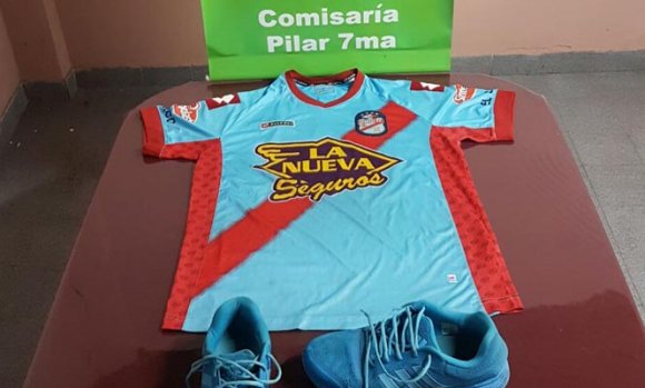 Se paseaba vestido con ropa que había robado y lo descubrieron