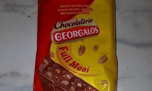 Video: Compró un chocolate en un supermercado y tenía gusanos