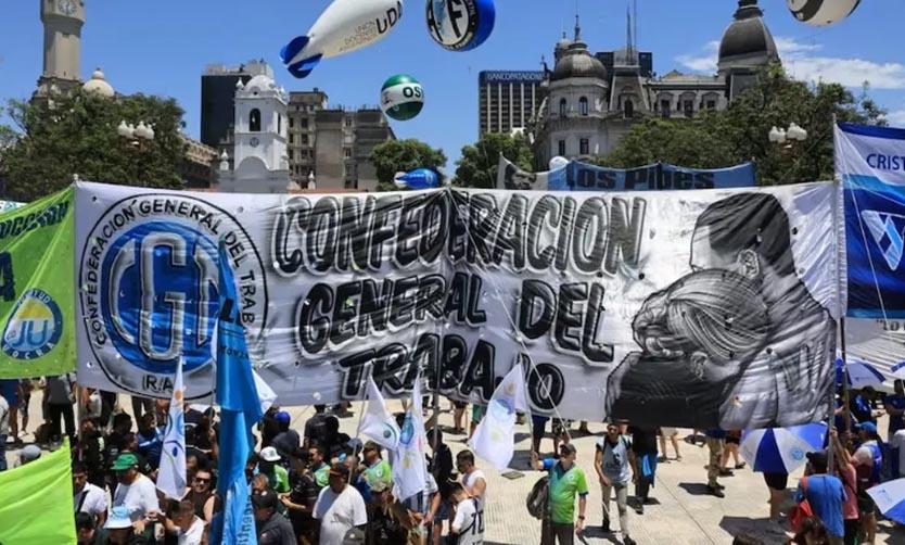La CGT marchó contra la reforma laboral y advirtió: "Se viene un paro general"