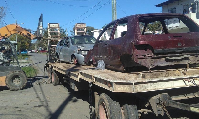 Seguridad continúa removiendo vehículos abandonados en la vía pública