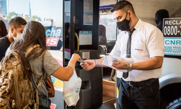 Recuerdan los protocolos vigentes para viajar en trenes y micros de larga distancia