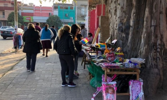 Comerciantes insisten en que se erradique la venta callejera en Pilar