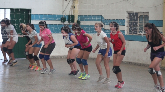 Arrancó el 2017 para la  Escuela Municipal de Voley femenino