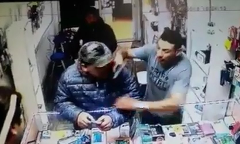 Video: Asaltaron a mano armada un comercio en el centro de Pilar