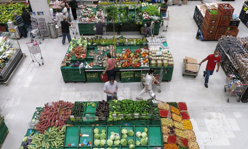 Mejora el consumo en los supermercados y cae en los centros mayoristas