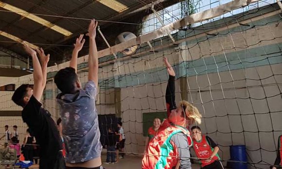 Pilar al frente en el primer torneo de voley organizado por Deportes