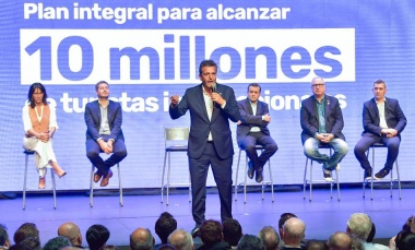 Massa llamó a un “nuevo pacto federal” y advirtió: Milei sacará la coparticipación