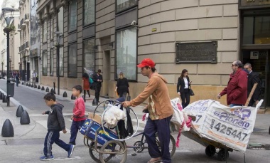 La UCA advierte que la baja de la pobreza está 