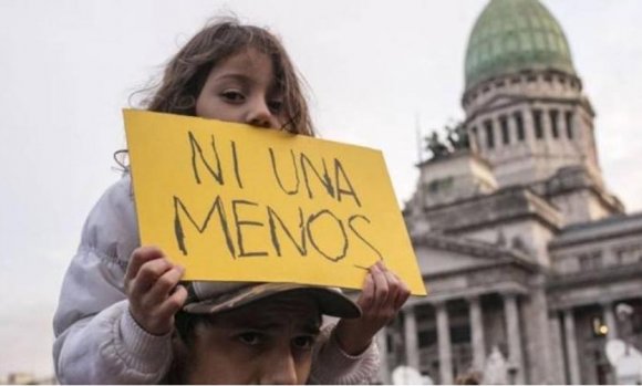 Reglamentan ley para que hijos de víctimas de femicidios reciban una reparación económica