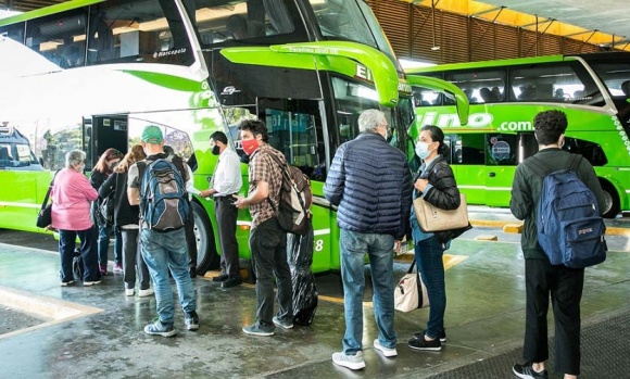 Avanza la implementación del pase sanitario en el transporte de media y larga distancia