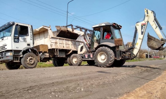 Intensifican tareas de mejoras en calles de la localidad de Villa Rosa