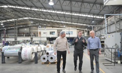 Achával recorrió una nueva fábrica en el Parque Industrial de Pilar