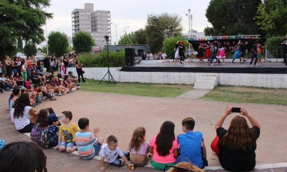 Autorizan realizar eventos culturales al aire libre con hasta 100 personas