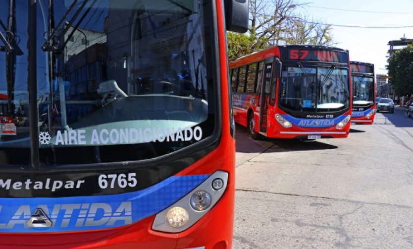 La línea 57 presentó los seis nuevos colectivos que se suman a su flota