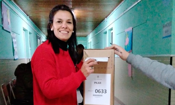 Natalia Espasa, del FIT, votó en Manuel Alberti