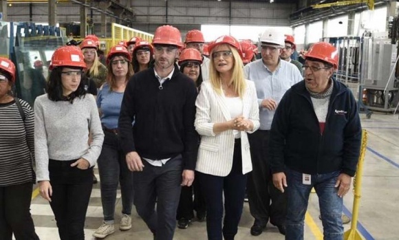 En la recta final de la campaña, Achával y Magario recorrieron una fábrica del Parque Industrial