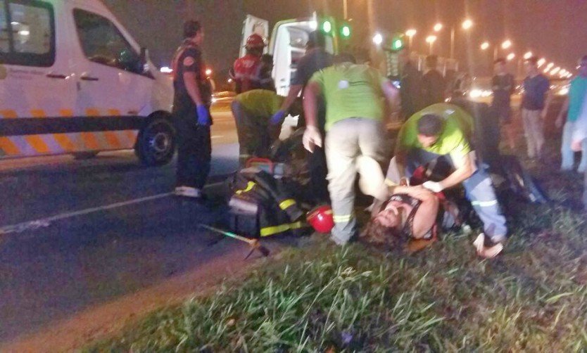 Creen que corrían picadas en Panamericana y atropellaron un auto en el que iba una familia