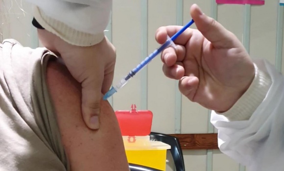 Salud pide a la población mantener vacunas al día para prevenir infecciones respiratorias