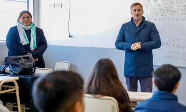 El intendente Federico Achával acompañó a los alumnos en el regreso a clases