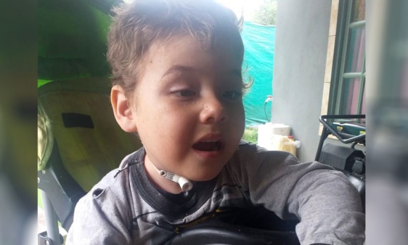 Niño electrodependiente necesita urgente que vuelva la luz