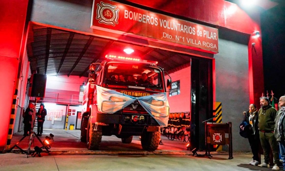 Bomberos Voluntarios de Villa Rosa presentaron una nueva unidad móvil