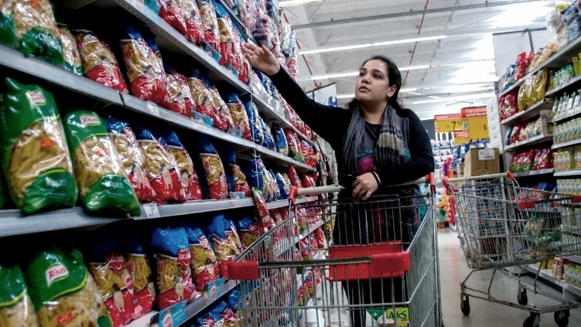 El Gobierno acordó con supermercados retrotraer precios de 580 productos al 10 de marzo