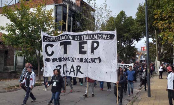 Movimientos sociales marcharon hasta las puertas de ANSES