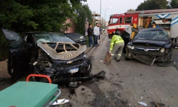 Mujer muere tras el choque de varios autos en la ruta 234