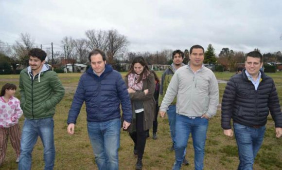 Con críticas a los gobiernos nacional y local, Nicolás Rodríguez Saá recorrió barrios de Pilar