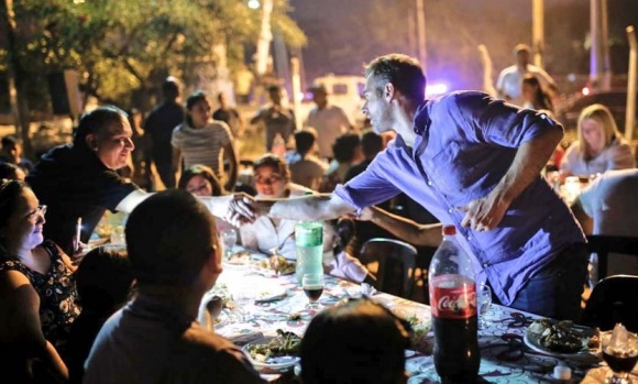 Achával celebró la Navidad con una cena comunitaria en Agustoni