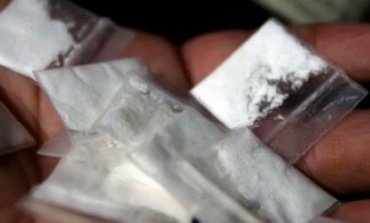 Dos detenidos acusados de comercializar drogas en la calle