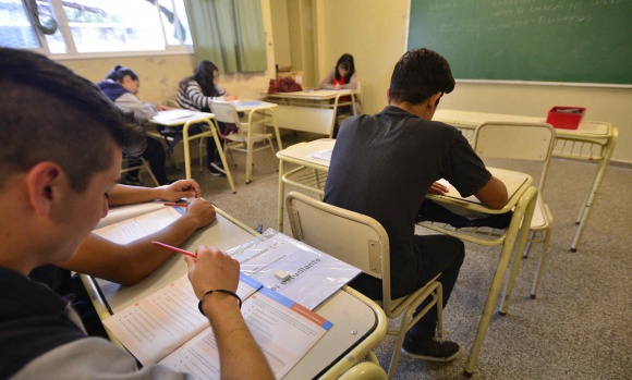 Las escuelas secundarias bonaerenses volverán a tener notas numéricas