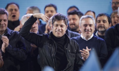 Kicillof convoca a intendentes bonaerenses para reforzar la campaña electoral