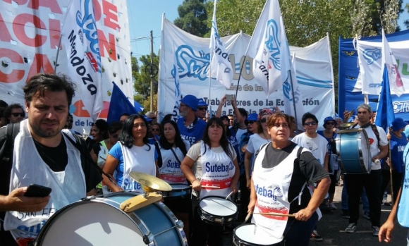 Docentes embarazadas, con enfermedades crónicas y hasta oncológicas sufrieron descuentos en el sueldo