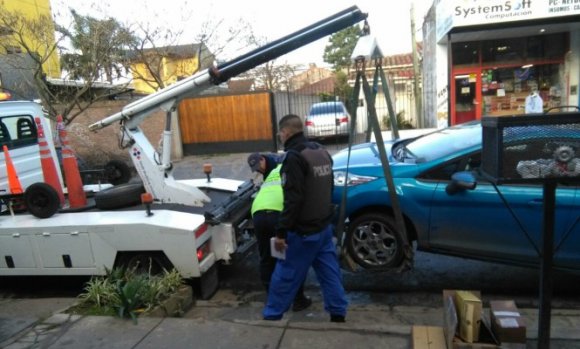 Con sus teléfonos inteligentes, los vecinos podrán denunciar autos mal estacionados