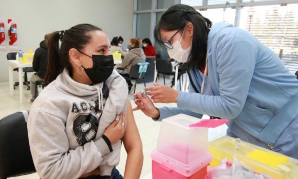 Covid: los contagios cayeron por duodécima semana en provincia de Buenos Aires