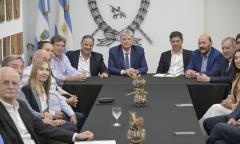 Kicillof y otros gobernadores peronistas cuestionaron a Nación por frenar obras
