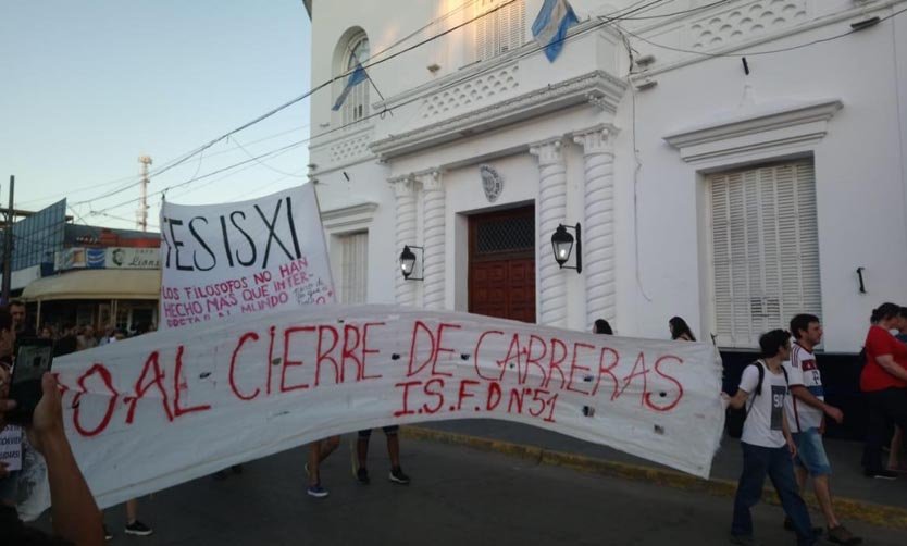 Con críticas a Vidal y Ducoté, alumnos del profesorado volvieron a marchar para rechazar el cierre de carreras