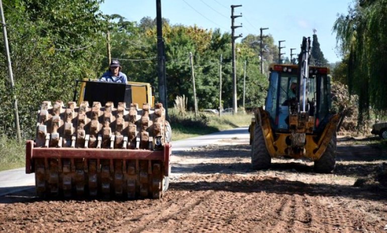 Piden por el asfalto prometido en la calle Savio, en el ingreso a la ex Fábrica Militar