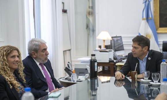 Kicillof y Aníbal Fernández firmaron un convenio para la compactación de vehículos