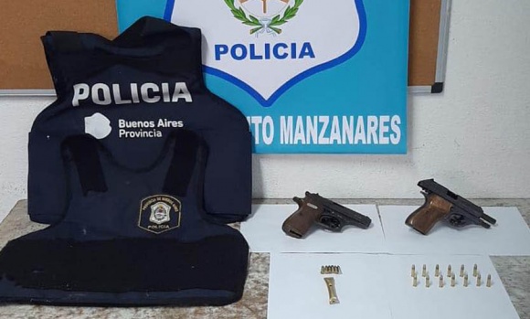 Detienen a dos delincuentes que intentaron robar un vivero disfrazados de policías