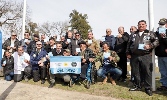 Achával reconoció a los héroes de Malvinas en el Cenotafio Municipal