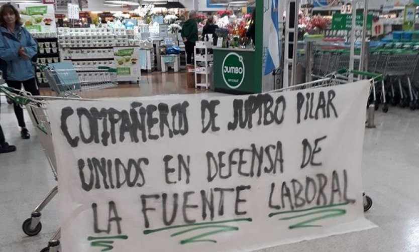 Despidos en Jumbo: Trabajadores reclaman inmediata reincorporación