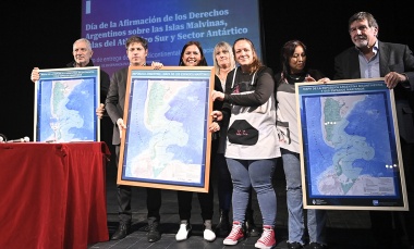 Kicillof encabezó el cierre de una jornada por la reafirmación de la soberanía sobre las Islas Malvinas